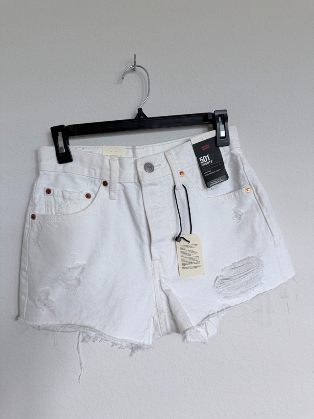 NWT Levi's 501 Women's High Rise White Denim Cut Off Frayed Distressed Short W26 - Picture 3 of 15